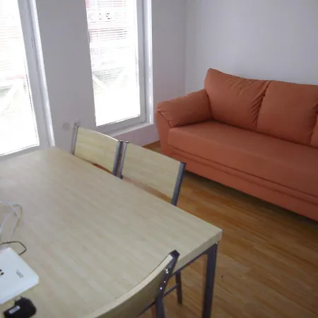 1 Bedroom In Sunny Day 6 *