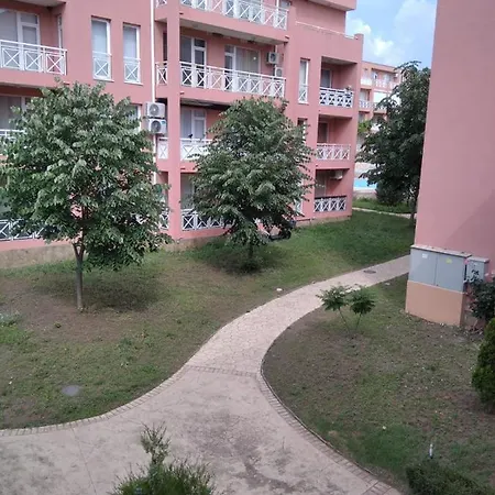 1 Bedroom In Sunny Day 6 Apartment