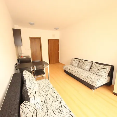 1 Bedroom In Sunny Day 6 Apartment