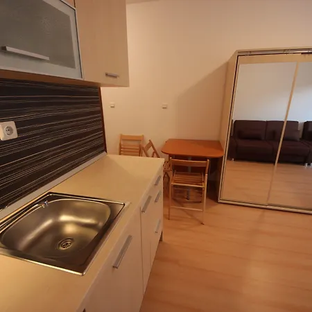 Apartment 1 Bedroom In Sunny Day 6 *