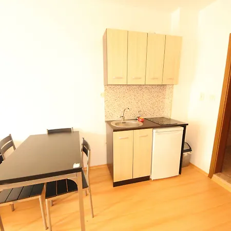 Apartment 1 Bedroom In Sunny Day 6 *
