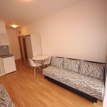 1 Bedroom In Sunny Day 6 Apartment