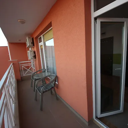 1 Bedroom In Sunny Day 6 Apartment