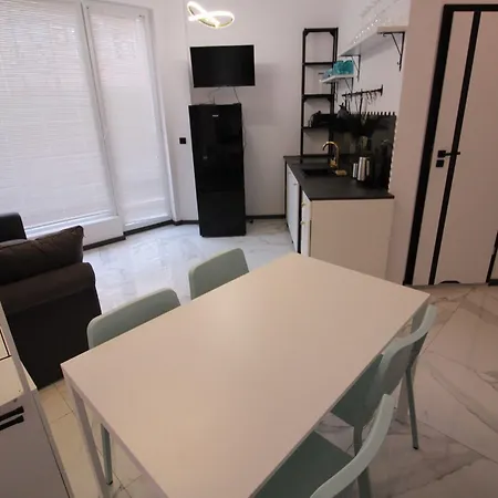 1 Bedroom In Sunny Day 6 Apartment *