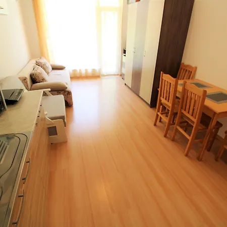 1 Bedroom In Sunny Day 6 *