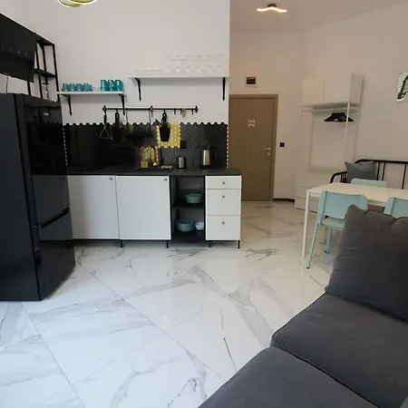 Apartment 1 Bedroom In Sunny Day 6