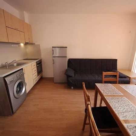 1 Bedroom In Sunny Day 6 Apartment